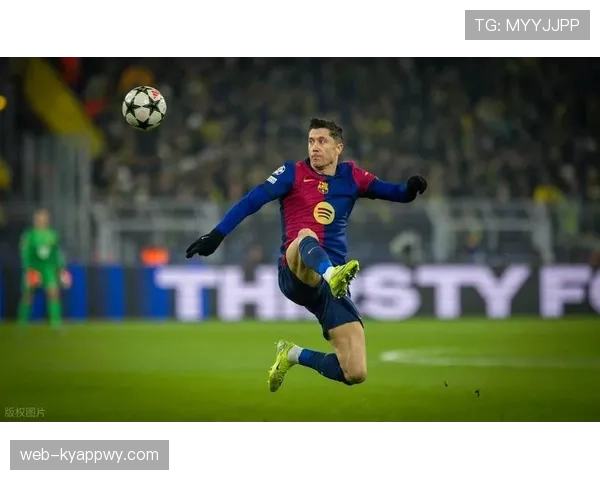 C罗与莱万的进球效率差异及其战术角色影响分析